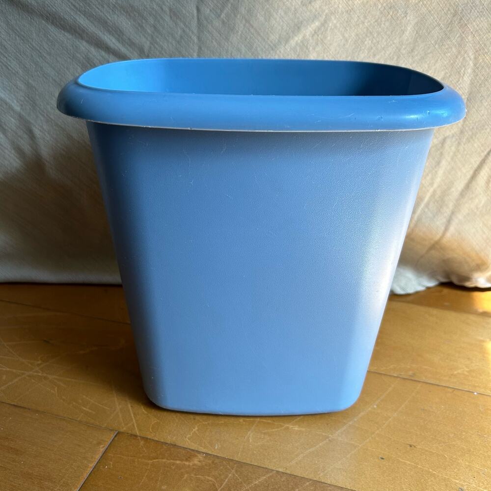 Vintage Rubbermaid Trashcan Oval Waste Baskets Blue Vanity 2953